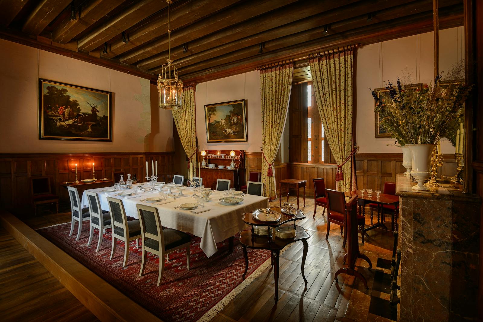 Historischer Speisesaal des Schlosses Azay-le-Rideau